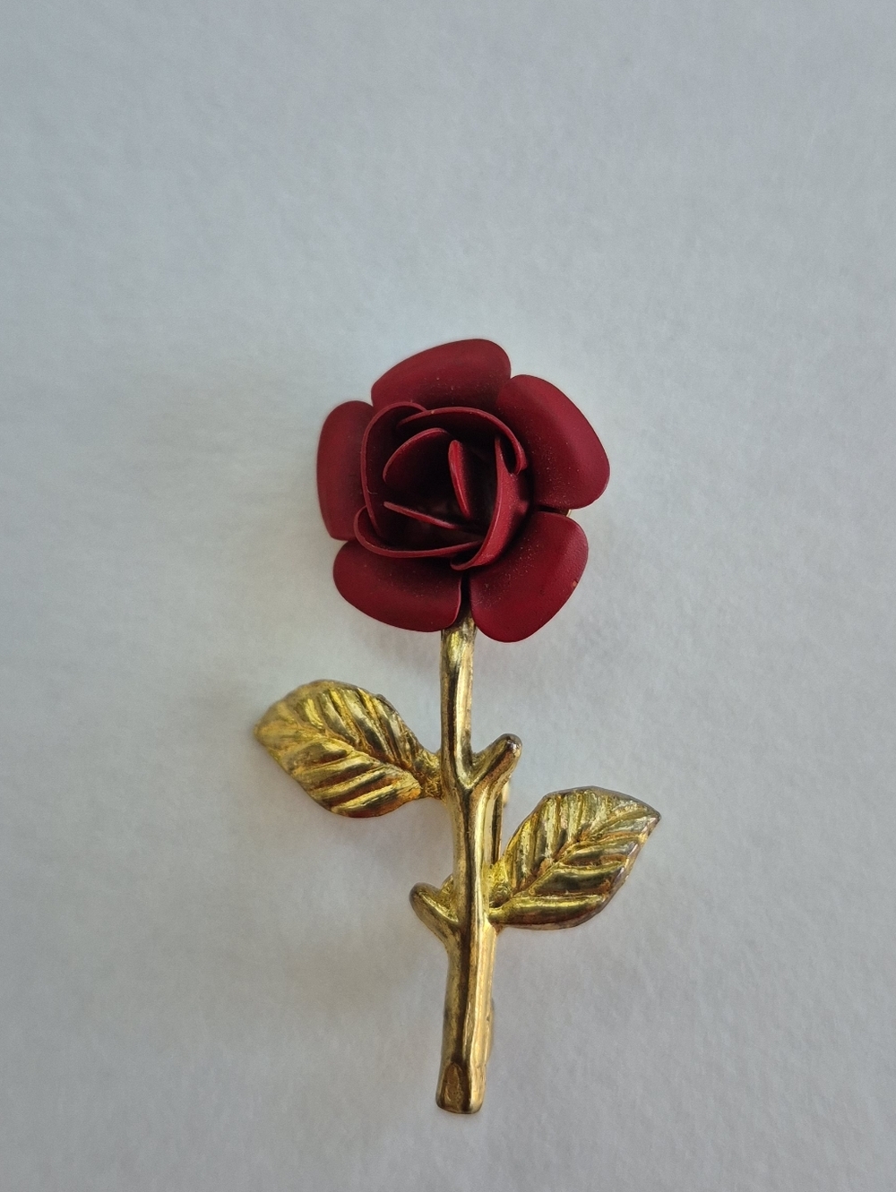 Vintage rose brooch, pin with Goldtone Leaves And Stem - Picture 3 of 5